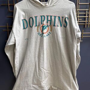 Nutmeg Men's Grey and White T-shirt